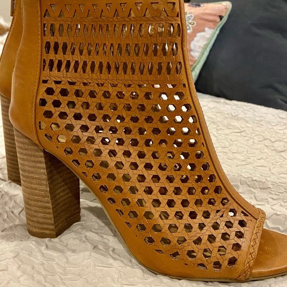 Report peep toe booties - Picture 6 of 8